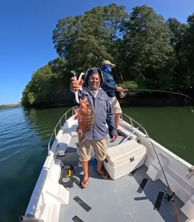 Golfo de Montijo - El pargo rojo, conocido por su sabor exquisito, es uno de los peces más buscados en esta zona. Su carne jugosa y textura firme lo convierten en un manjar culinario. Los esteros de Mutis son reconocidos por ser un excelente lugar para pescar este sabroso ejemplar.