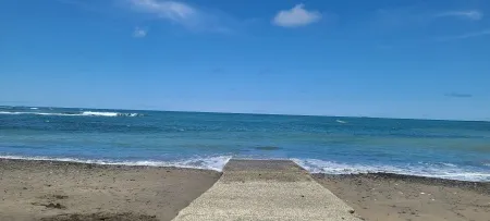 El Ciruelo, Los Santos - El punto de encuentro entre el cielo y el mar, un lienzo pintado con los tonos más vibrantes del azul, ilustra la grandiosidad de la naturaleza en El Ciruelo. Un paisaje impresionante que sirve como el telón de fondo perfecto para una jornada de pesca deportiva en uno de los rincones más tranquilos y hermosos de Panamá.