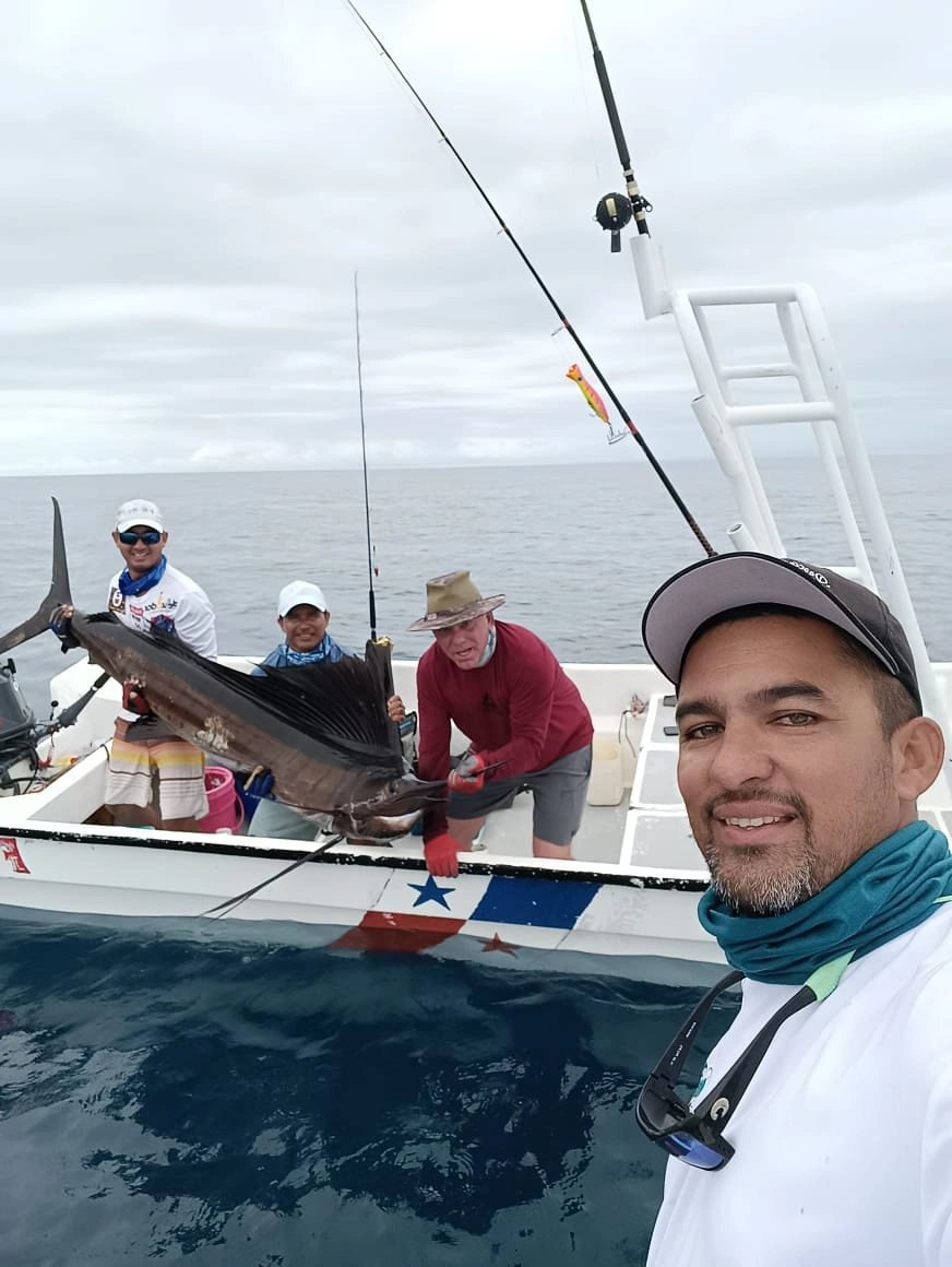 Experiencia Única: Capturando el Veloz Pez Vela en Pesca Cambutal