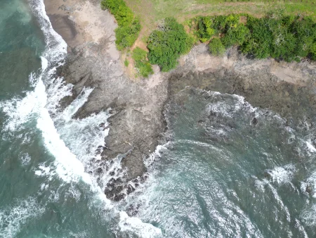 Punta rocosa en la Desembocadura del Río Oria