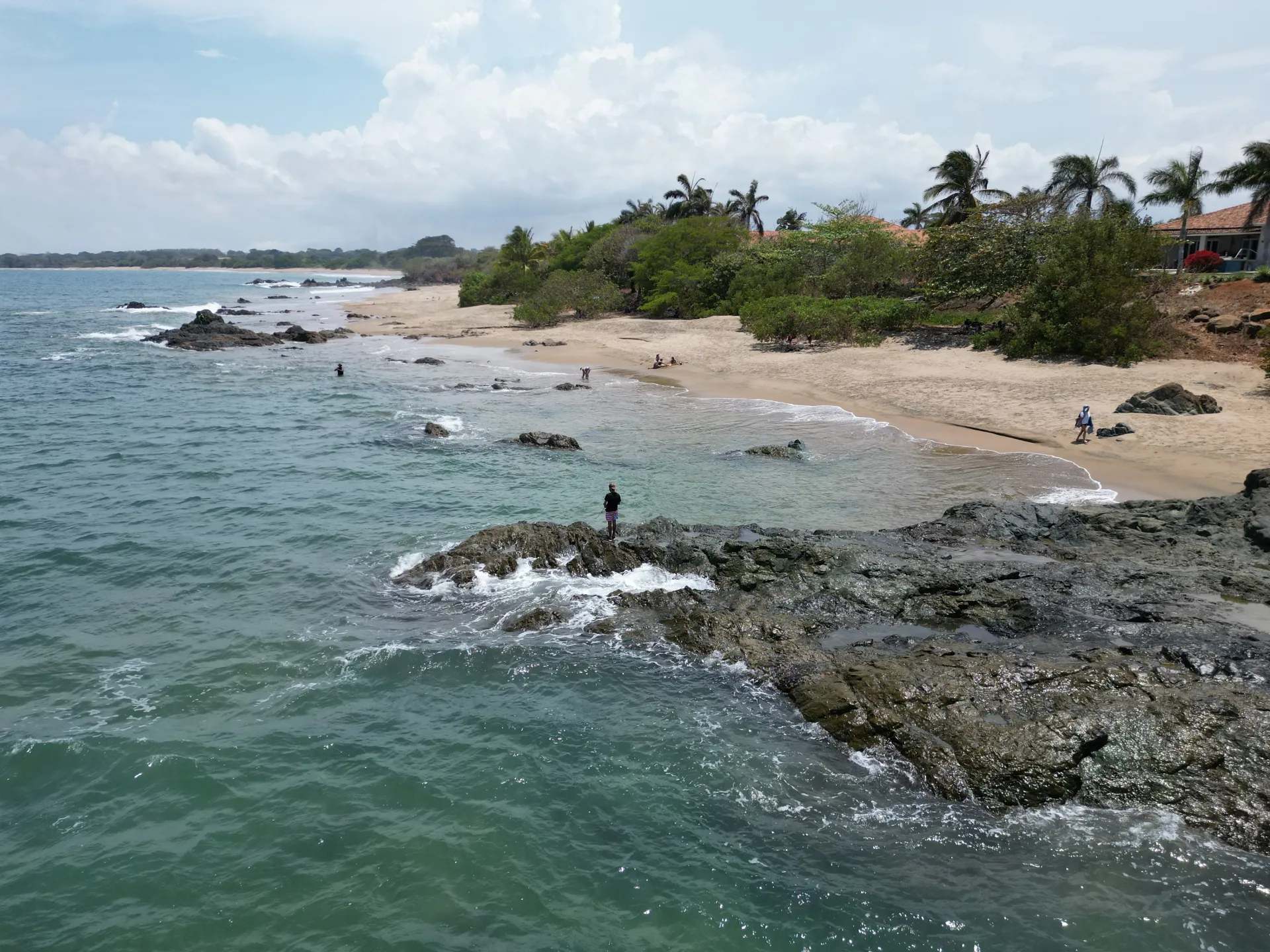 El encanto de las olas de Playa Lagarto