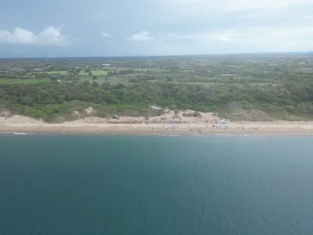 Nada dice 'pesca deportiva en Panamá' como esta vista infinita del mar desde Playa El Arenal. Imagina lanzar tu línea en este escenario majestuoso, rodeado de la belleza natural de Panamá y la rica diversidad de su vida marina.