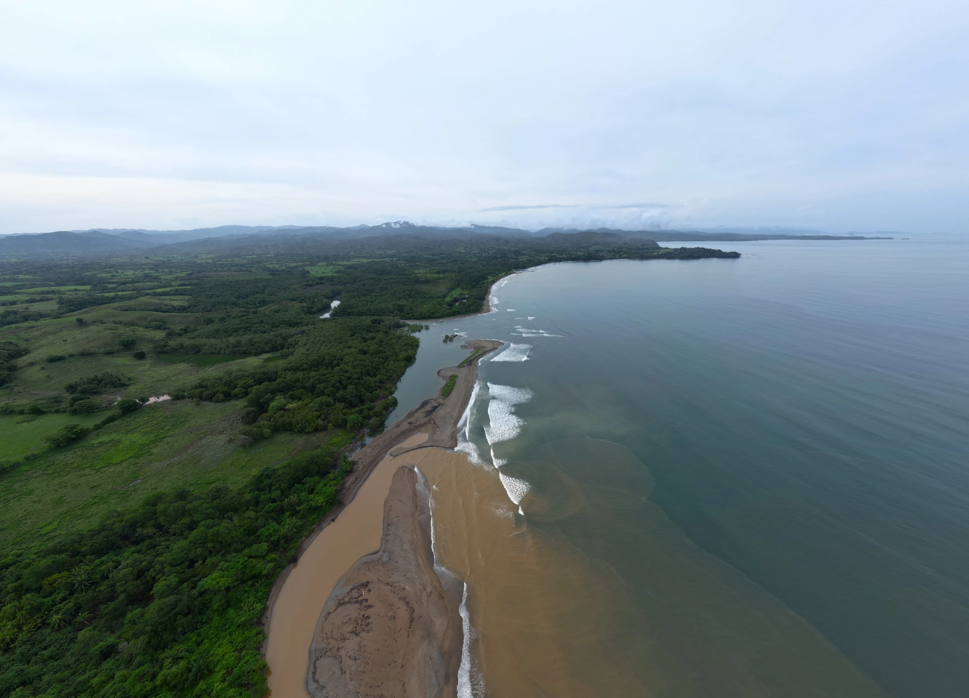 Playa La Reina: El paraíso del pescador